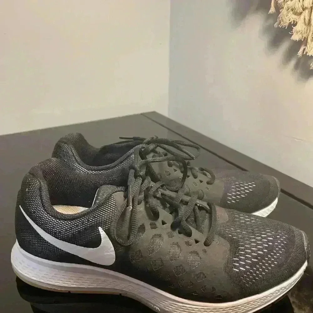 Nike Women Shoe Air Zoom Pegasus 31 Size 9 Athletic Sneaker Pre Owned